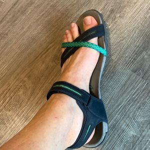 Sz11Merrell Strappy sandals